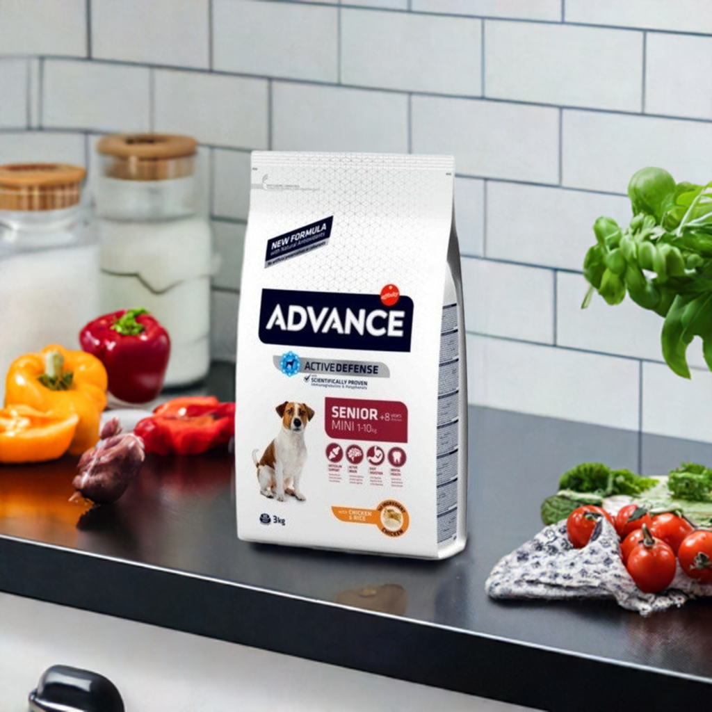 bolsa de 3 kilos de alimento seco de la marca Advance, para perritos pequeños que ya son senior. Estas croquetas están llenas de cosas buenas que les ayudan a mantenerse fuertes y contentos.