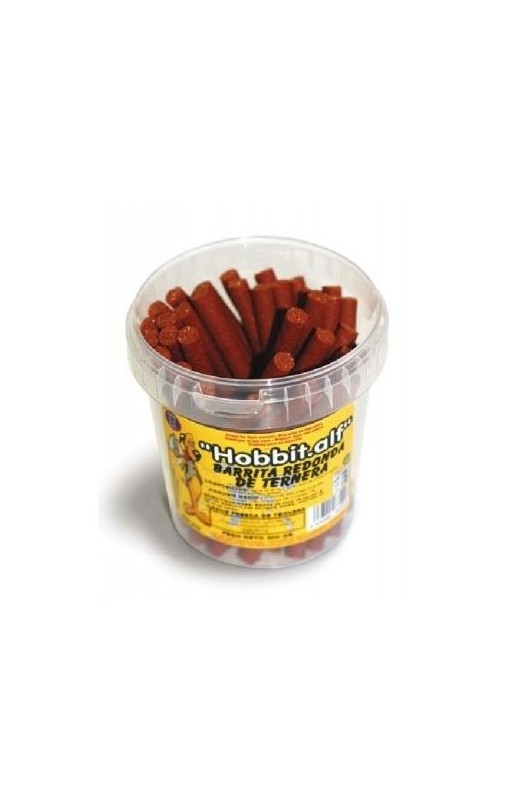 cubo grande que pesa 900 gramos, ¡casi un kilo! Dentro hay un montón de barritas blanditas que saben a ternera. Son como unas golosinas suaves que a los perritos les encantan para masticar. ¡Seguro que tu perro disfrutaría mucho con estas barritas!