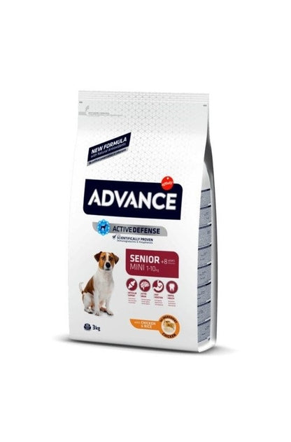 paquete tiene 3 kilos de comida crujiente hecha especialmente para perritos pequeños que ya son mayores. Las bolitas son chiquitas, fáciles de comer para perros pequeños con menos dientes, y tienen todo lo que necesitan para estar sanos y felices en sus años mayores