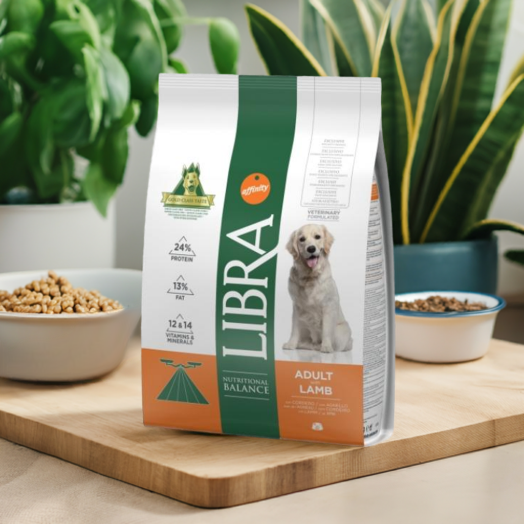 Este envase de 3 kilos trae alimento seco para perros adultos. Las croquetas están hechas con cordero y son de la marca Libra. Es una buena opción para darle a tu perro adulto la nutrición que necesita para estar feliz y con energía.
