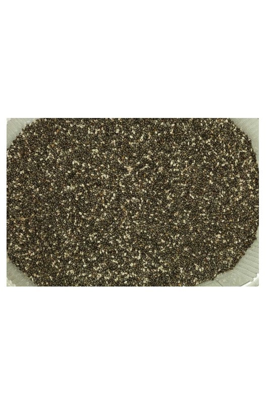 bolsa muy grande, ¡de 25 kilos!, llena de unas semillitas muy chiquitas que se llaman chía. Su nombre científico es Salvia Hispánica, ¡un nombre un poco más difícil! Estas semillas son muy buenas y se pueden usar en muchas comidas, como en yogur o batidos. ¡Aunque la bolsa sea muy grande, las semillas en sí son diminutas! 