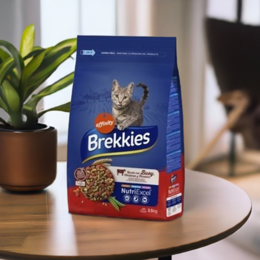 Brekkies Cat Rec con Buey, una comida hecha para gatitos grandes con un rico sabor a carne. ¡Bolsa de 3.5 kilos!

