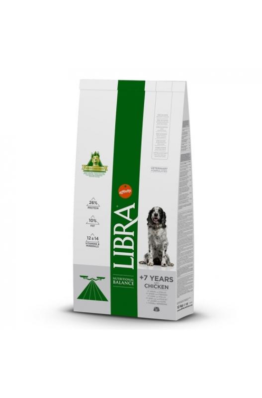 Imagina un saco grande de comida para perros. Este saco contiene 12 kilos de alimento especial de la marca Libra, hecho para perritos que ya tienen 7 años o más. En el paquete pone claramente "Senior + 7 Years".

